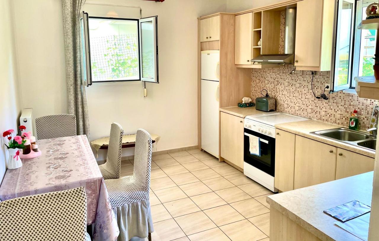 Menelaos Apartments Аделианос Кампос Екстериор снимка