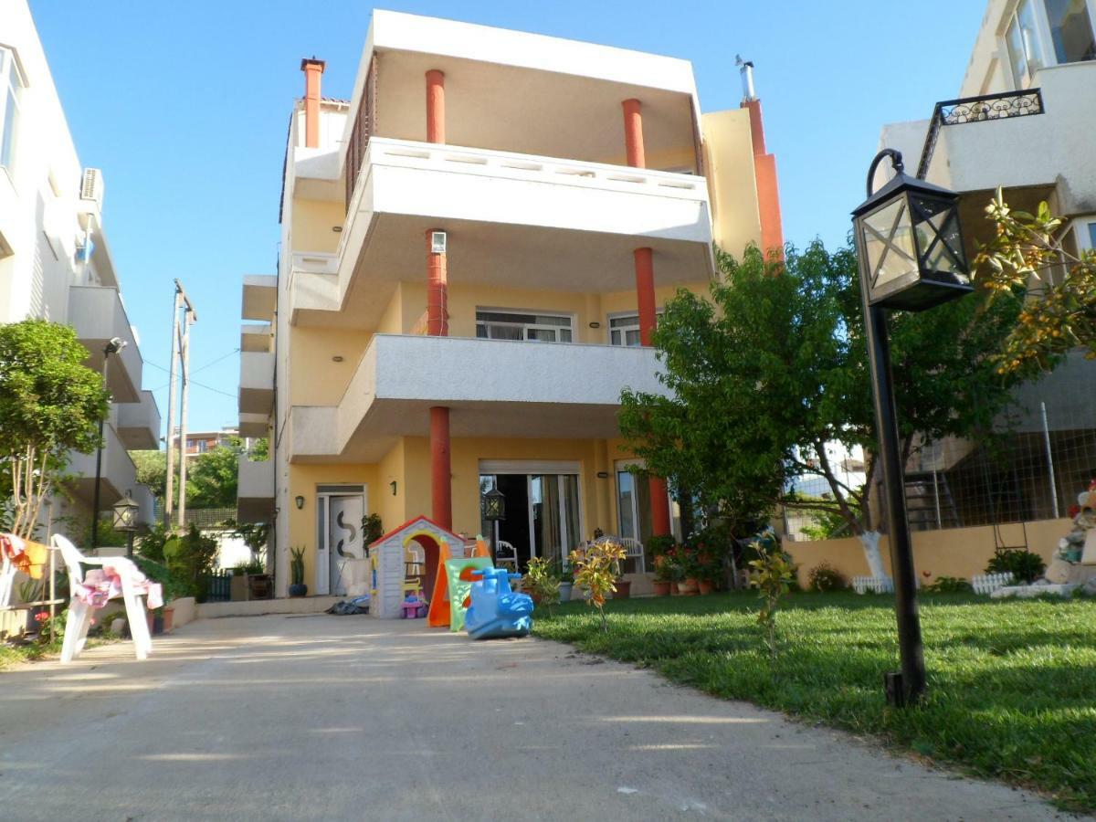 Menelaos Apartments Аделианос Кампос Екстериор снимка