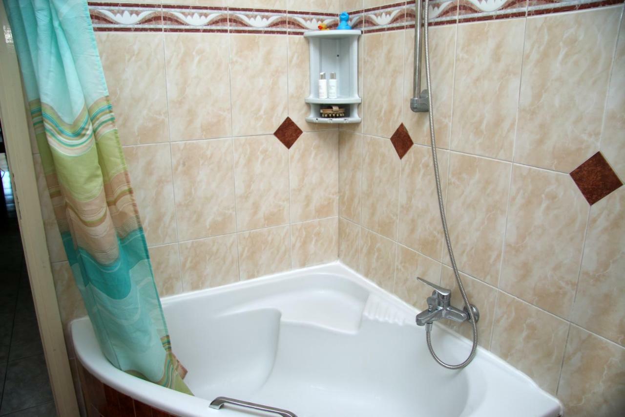 Menelaos Apartments Аделианос Кампос Екстериор снимка